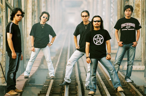 lyrics loi bai hat duong den ngay vinh quang - buc tuong