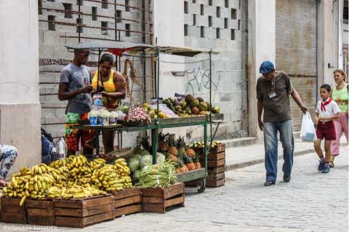 Sạp bán rau cu quả ở Cu Ba