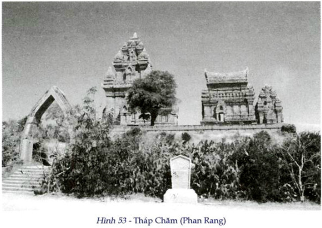 Hình 53 - Tháp Chăm (Phan Rang)