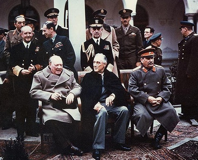  Winston Churchill, Franklin D. Roosevelt và Joseph Stalin tại Hội nghị Yalta