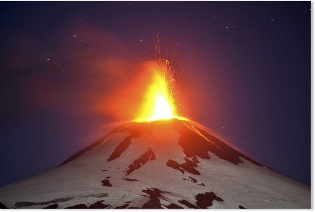 Núi lửa thuộc vành đai lửa Thái Bình Dương hoạt động mạnh mẽ