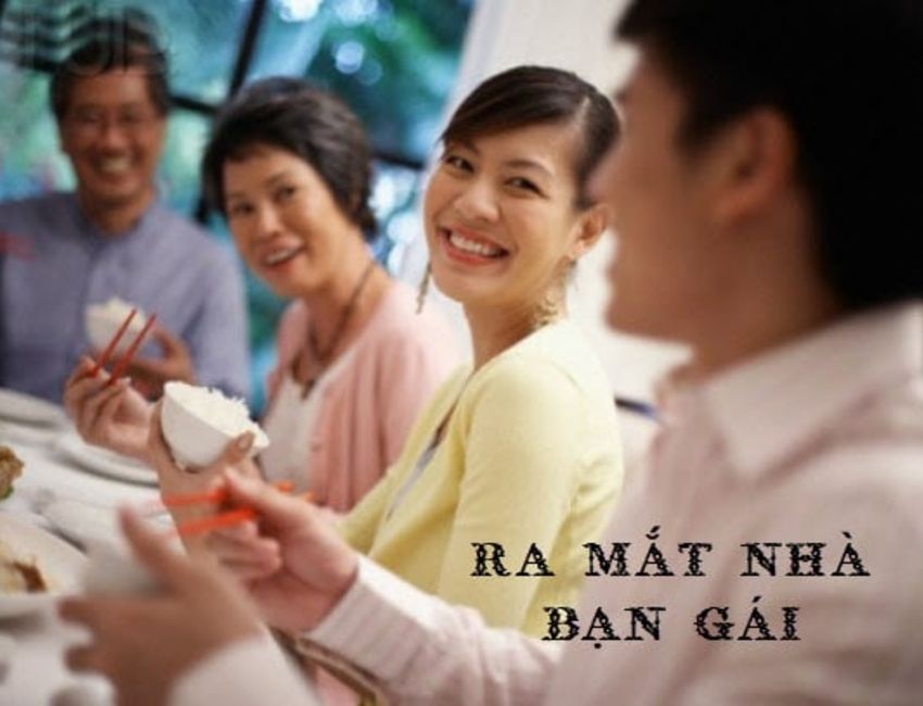 Đi chúc tết nhà bạn gái nên mua gì?