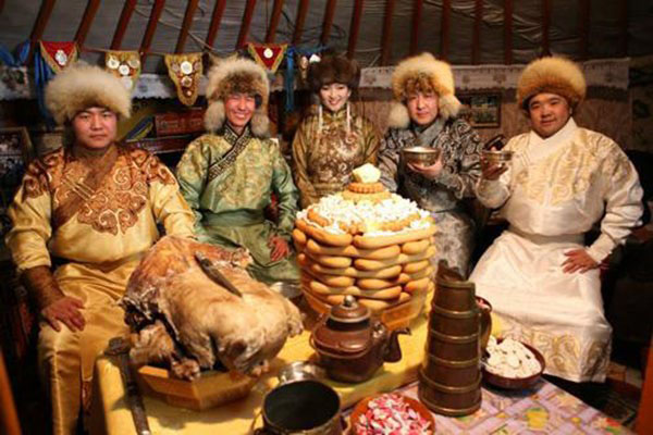 Bữa Ăn Ngày Tết nguyên đán Tại Mông Cổ