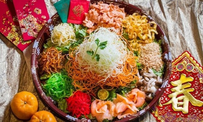 gỏi Yusheng - món ăn ngày tết nguyên đán của singapore