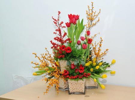 Bình hoa chưng ngày Tết: Bình hoa chưng truyền thống đã trở lại và sẵn sàng để trang trí cho những ngày Tết Canh Ngọ