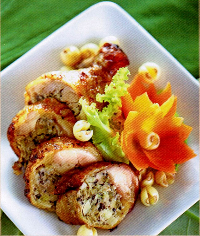 Cách trình bày món gà nhồi ngũ sắc số 3