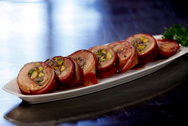 Cách trình bày món gà nhồi ngũ sắc số 4