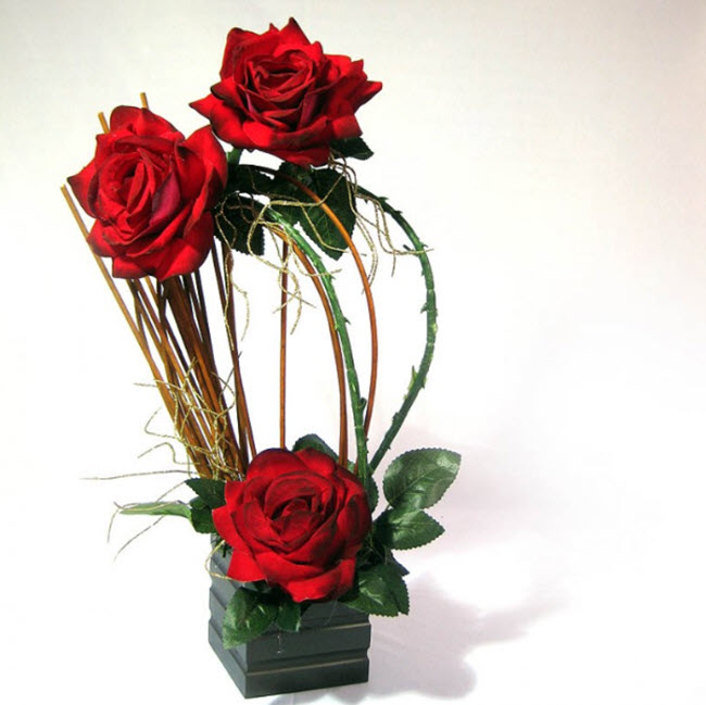 10 mẫu cắm hoa hồng kiểu tối giản mà đẹp tinh tế ảnh 2