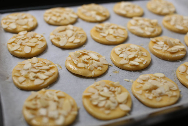 Cách làm bánh quy hạnh nhân món mới ngày Tết Nguyên đán 5