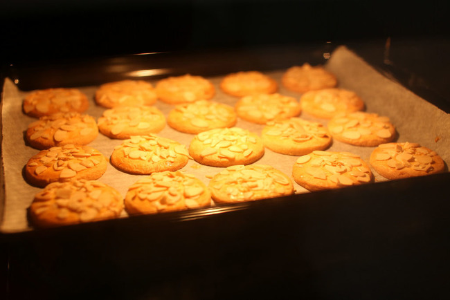 Cách làm bánh quy hạnh nhân món mới ngày Tết Nguyên đán 6
